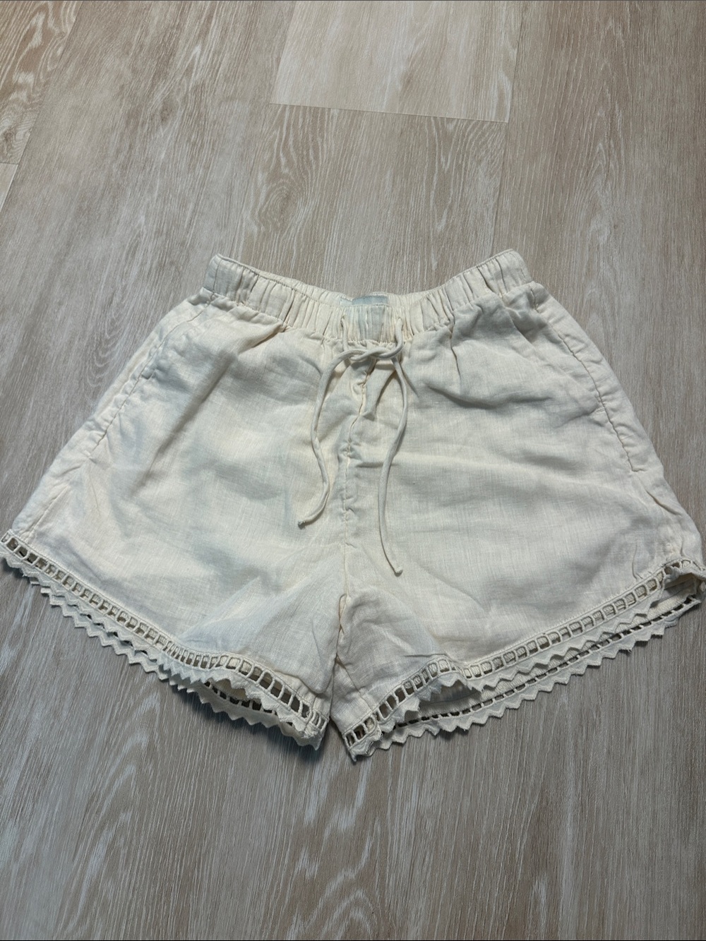 Abercrombie XXS Light Cream Lace-Trim Women's Shorts